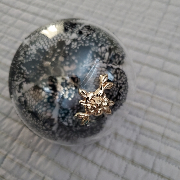 Jason Wu Glass Ornament Set  of 3. - Picture 16 of 16